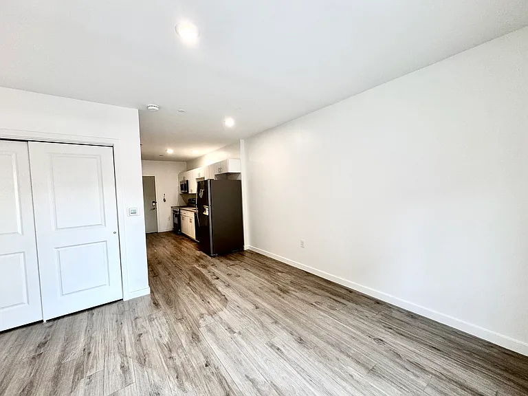 915 N Broad St #414 — Photo 5