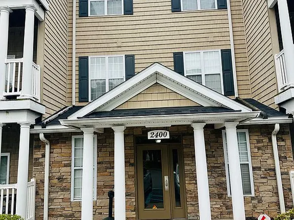 2432 Suncrest Village Cir, Morgantown, WV 26505