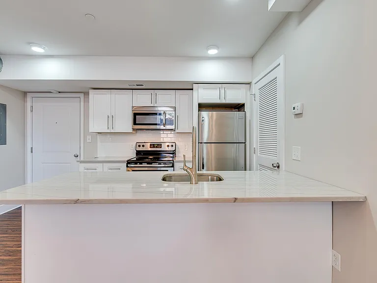 2001 Spring Garden St #303 — Photo 7