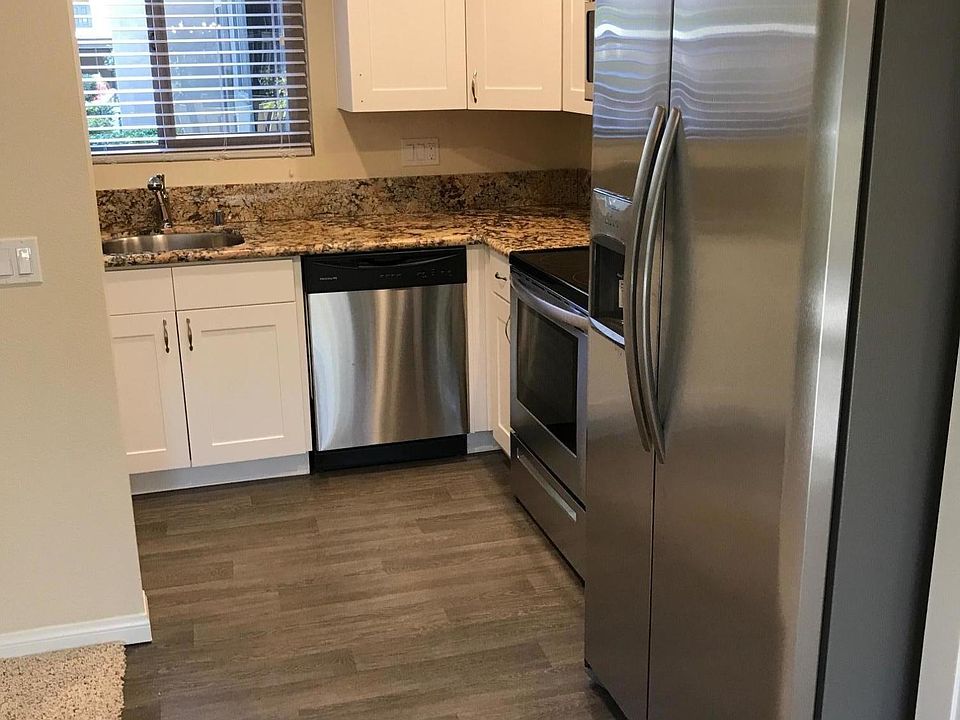 1st image of 245 Oak Leaf Dr #104