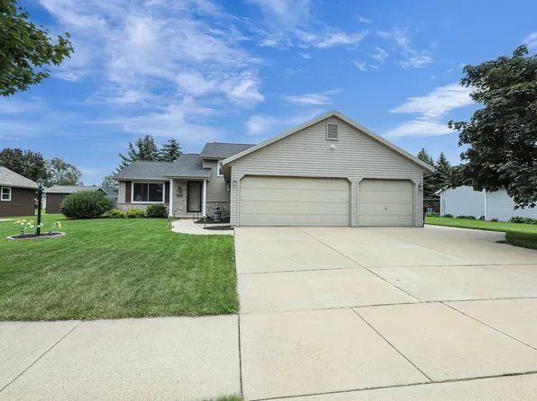 1800 Valley Ln, Little Chute, WI 54140