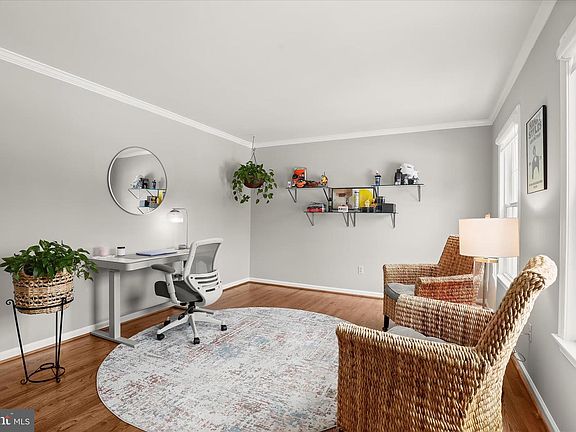 4th image of 13 Farm Ridge Ct