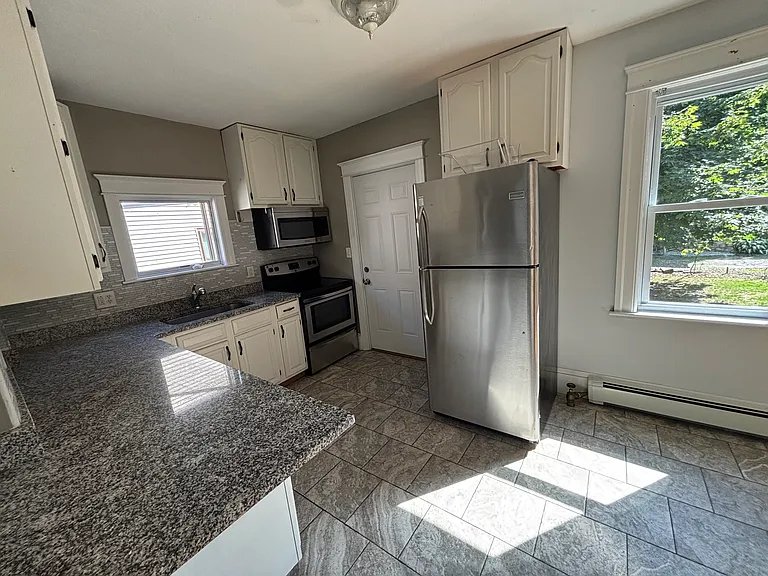 466 Chandler St — Photo 3