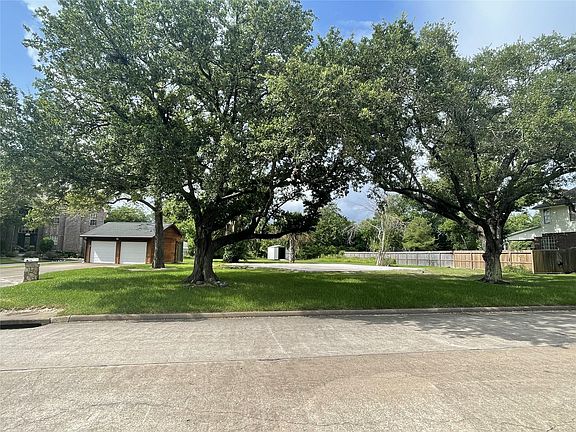 2nd image of 717 Quintana Roo Pl