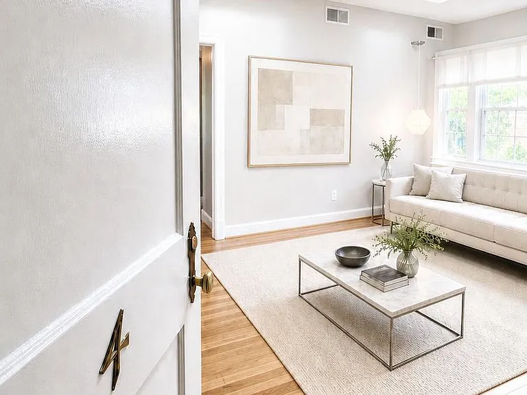300 Commonwealth Ave #4 — Photo 4
