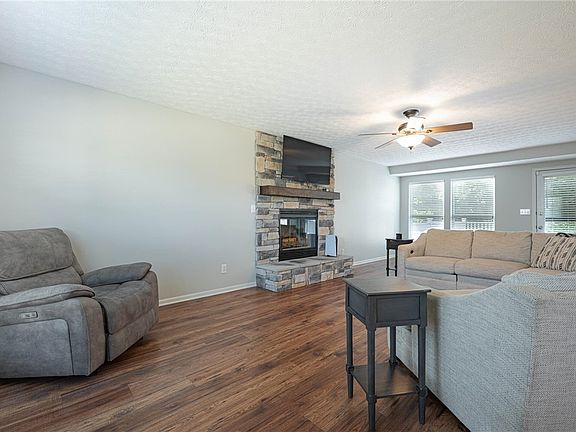 4th image of 2055 Rosina Dr