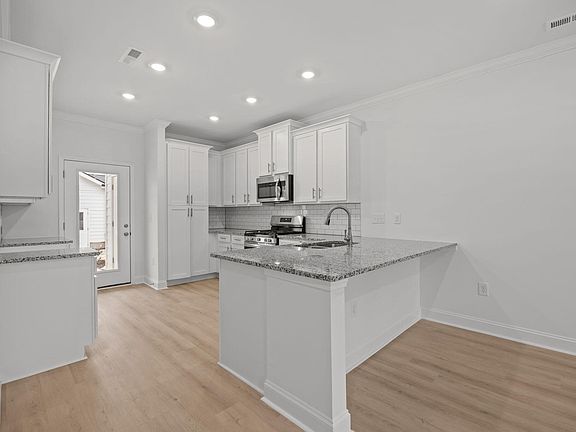 5th image of 704 Winton Way #551
