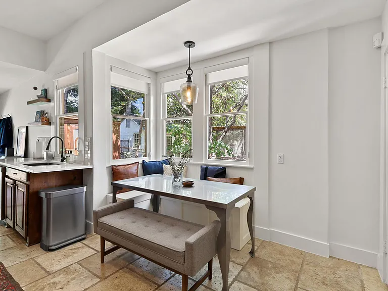 829 N Madison Ave — Photo 3