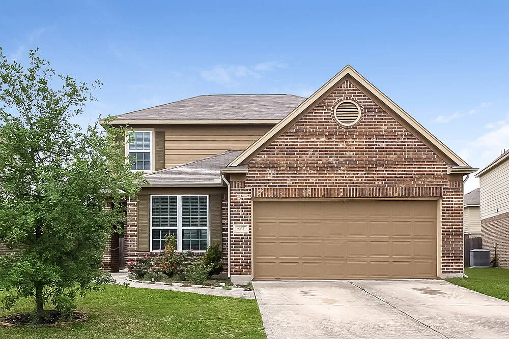 4 bed, 2.0 bath, 2375 sqft, $2,150 — Photo 1