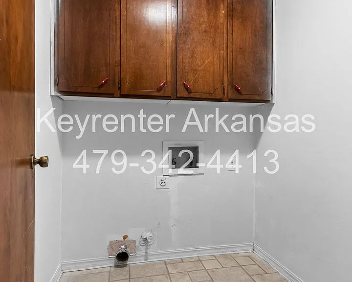 4100 Miller Dr — Photo 20