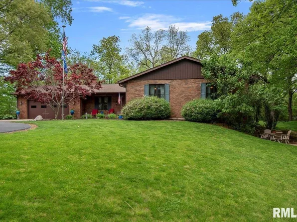 9790 Oakwood Ln, Petersburg, IL 62675