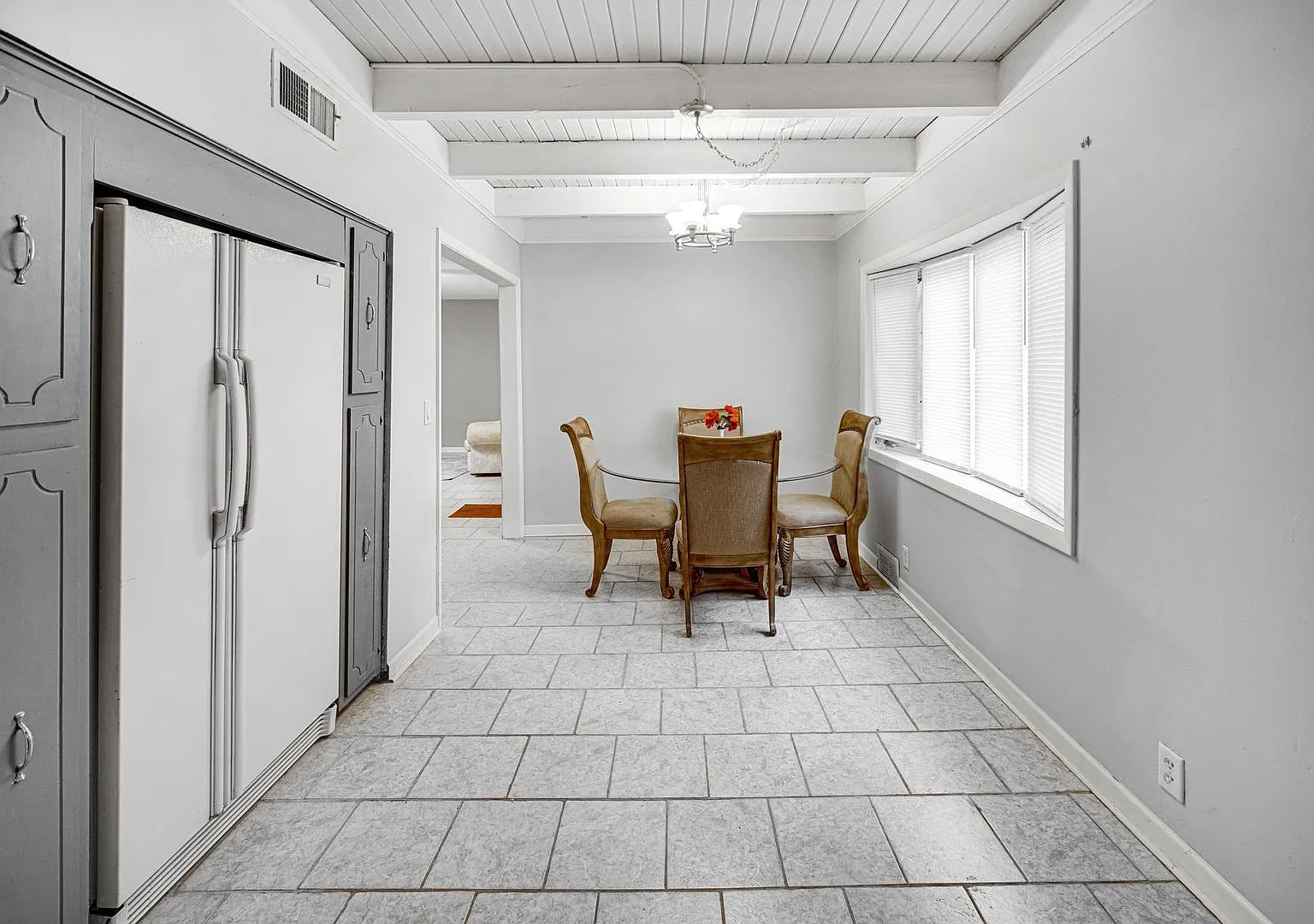 W 113th Pl, Worth — Photo 1