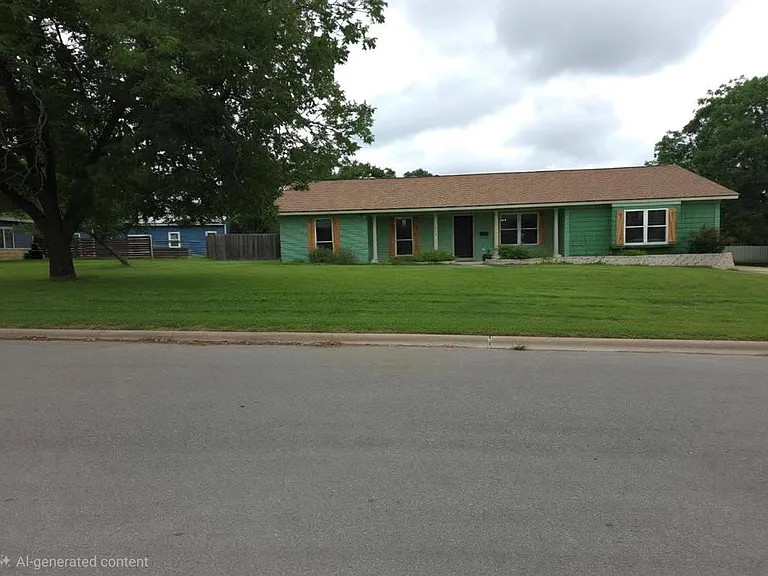 926 Pecan St — Photo 1
