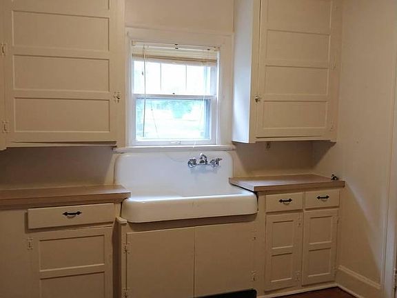 5th image of 275 Helen Ave