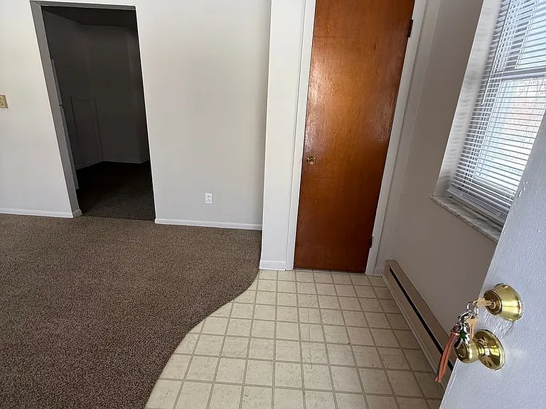224 E Ellis Rd — Photo 3
