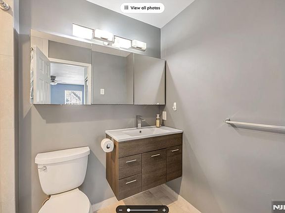 3rd image of 1037 Cumberland Ct