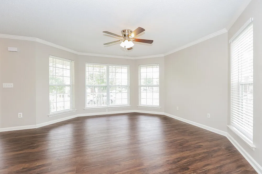 4 bed, 2.5 bath, 2448 sqft, $2,755 — Photo 4