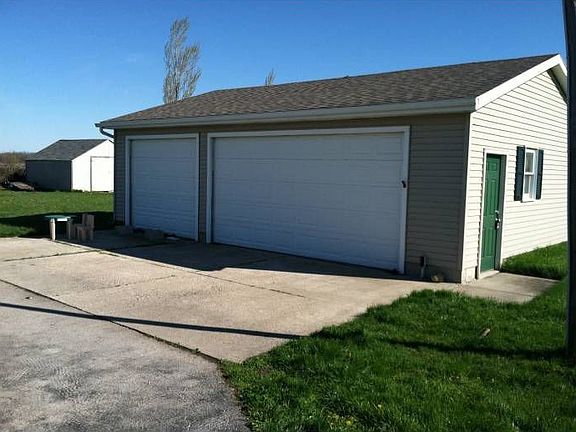 3car garage & outbuilding