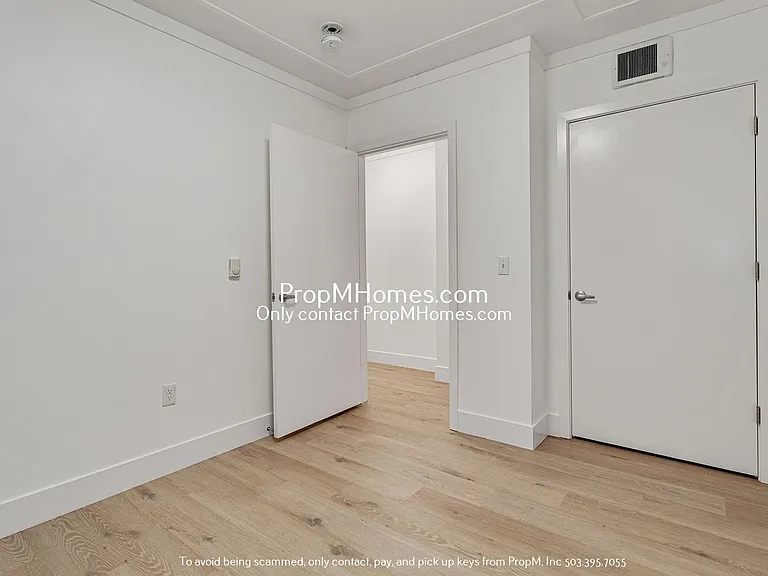 1825 SE 50th Ave #301 — Photo 14