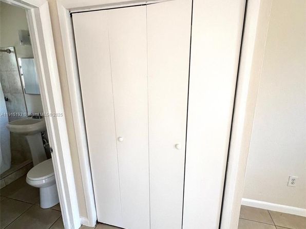 690 NE 85th St #6903D