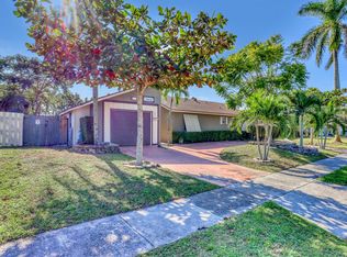 10404 Carmen Ln, Royal Palm Beach, FL 33411