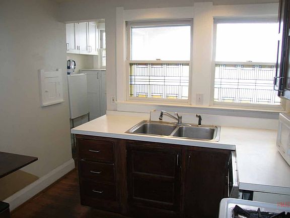 5th image of 644 Stratford Pl