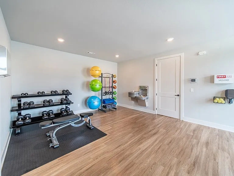 915 NE Heights Ln — Photo 33