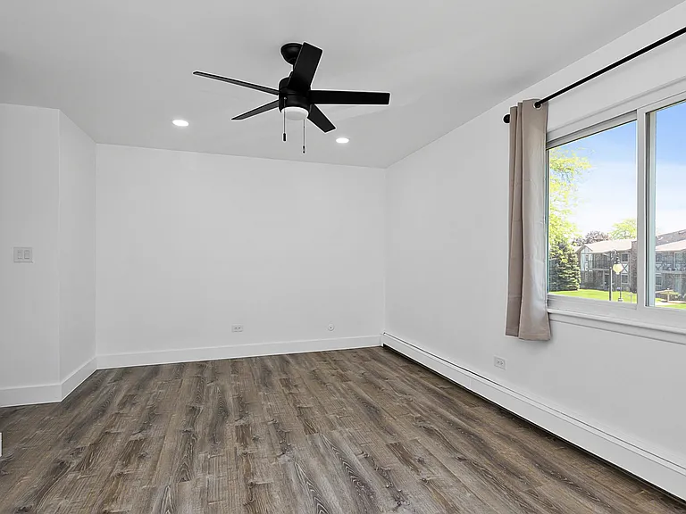 16W540 Lake Dr #9A-201 — Photo 12