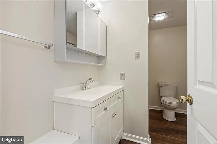 136 Nightingale Ave — Photo 27