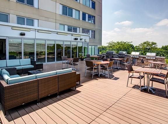 2nd image of 470 N Harlem Ave #2