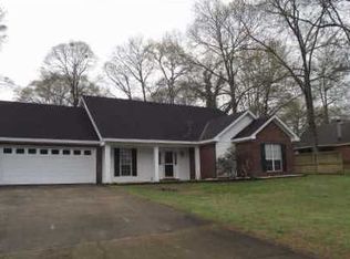 33 Pine Forest Dr, Deatsville, AL 36022