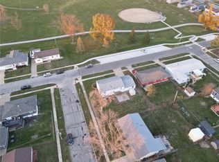 5915 Sharon Ln NW, Cedar Rapids, IA 52405