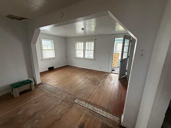 4th image of 74 Cook St
