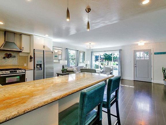 5th image of 761 Willow Glen Way
