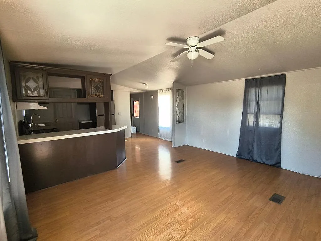 3 bed, 1050 sqft, $825 — Photo 2