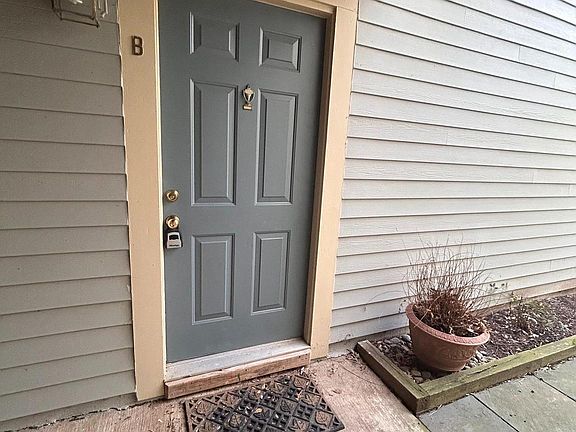 3rd image of 2225 Lovedale Ln APT B