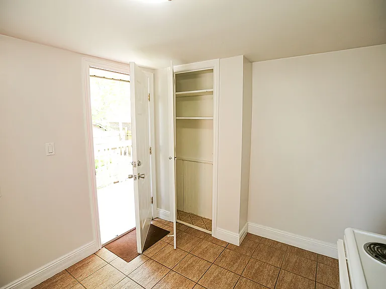 20 Montebello Pl #L2R6 — Photo 11