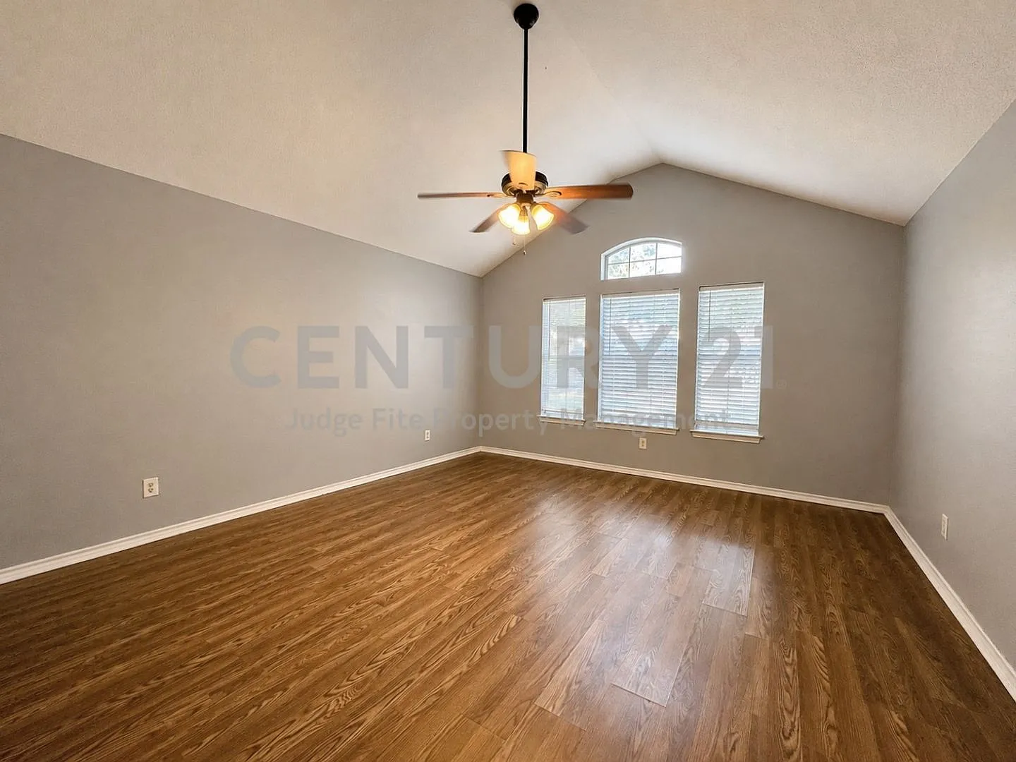 Call NOW to See This Lovely 3/2/2 in Fort Worth! — Photo 4