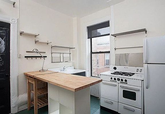 5th image of 8 Bethune St APT 13