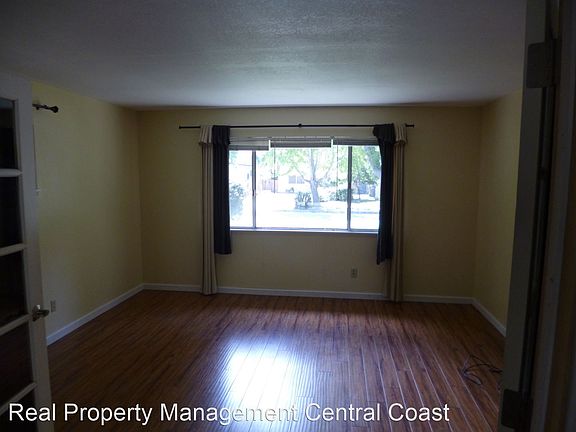 3rd image of 1212 Drake Cir