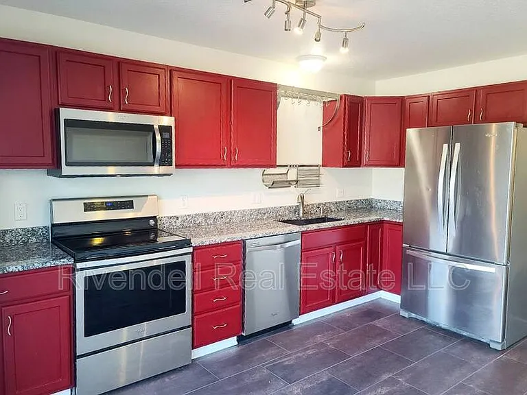 2044 Oakcrest Cir — Photo 2