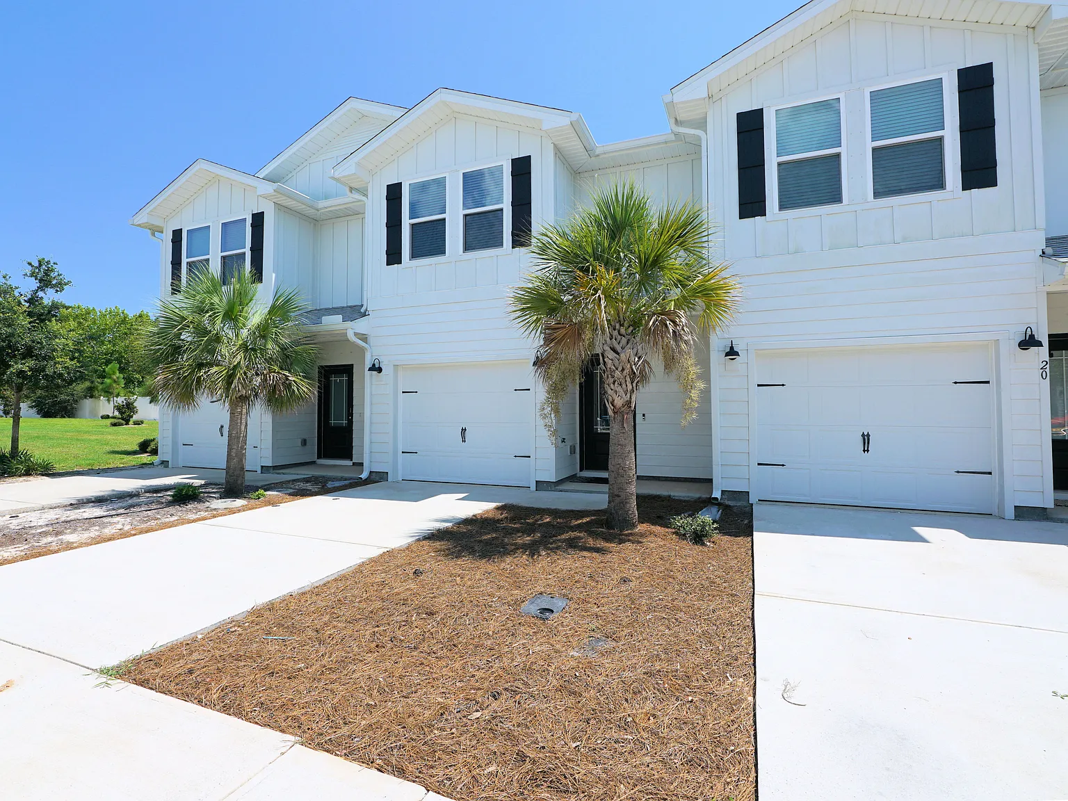 3 bed, 2.5 bath, 1408 sqft, $2,600 — Photo 2