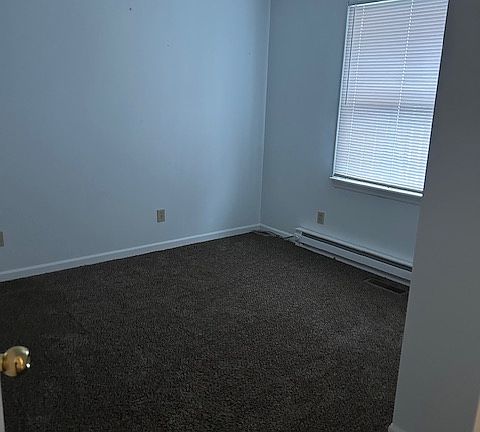 5th image of 203 E 8th St #203