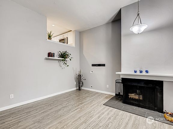 4th image of 10118 NE 124th Place #202