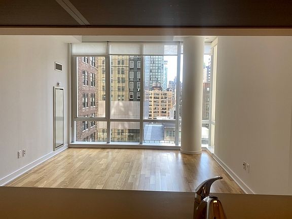4th image of 885 Avenue Of The Americas APT 10J