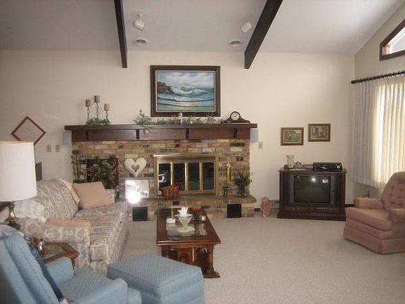 3rd image of 126 Sunset Dr