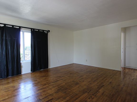 4th image of 2107 Abbott St