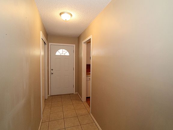 3rd image of 1213 S Poplar St