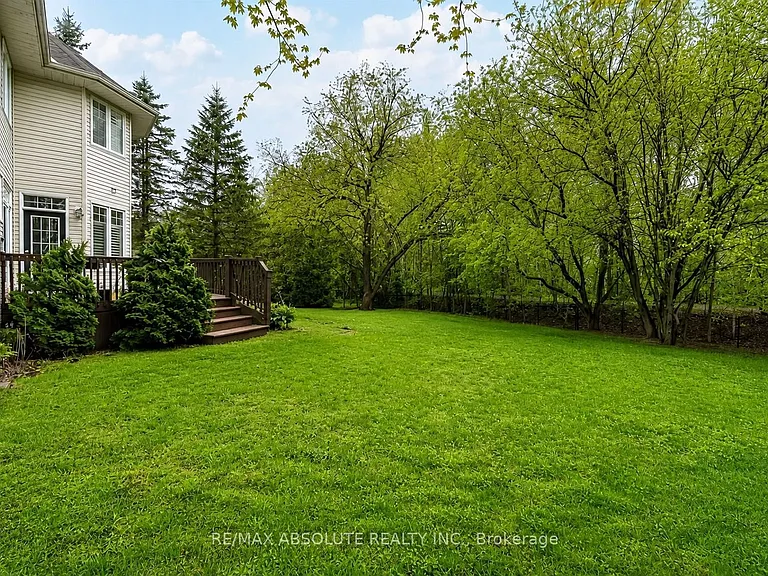 26 Cypress Gdns — Photo 7