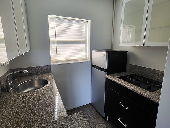 4th image of 720 Briny Ave #9